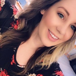 Meet your Posher, Kayla